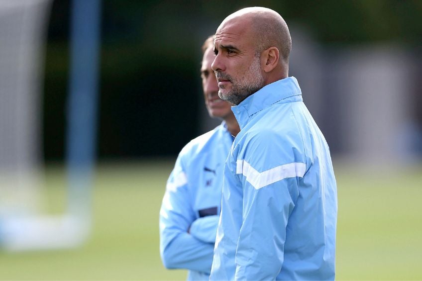 Pep Guardiola durante un entrenamiento del Manchester City