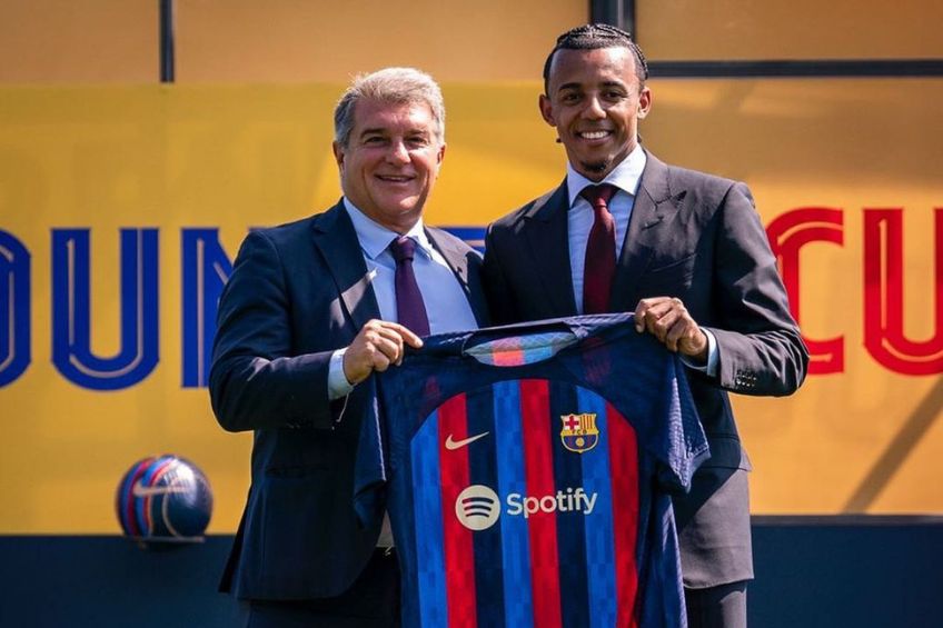 Joan Laporta presentando a Jules Koundé