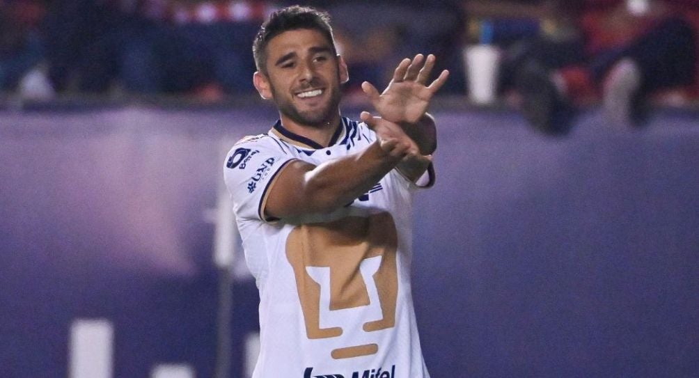 Eduardo Salvio festejando un gol