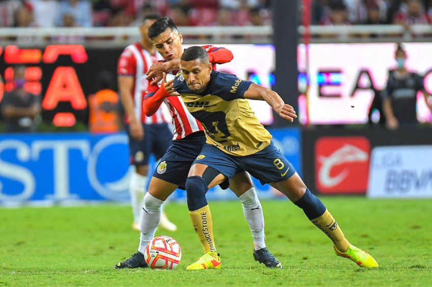 Higor Meritao durante un partido de Pumas