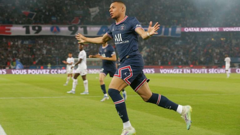 Kylian Mbappé celebra con el PSG 