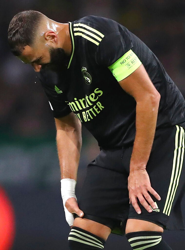 Karim Benzema tras lesionarse 