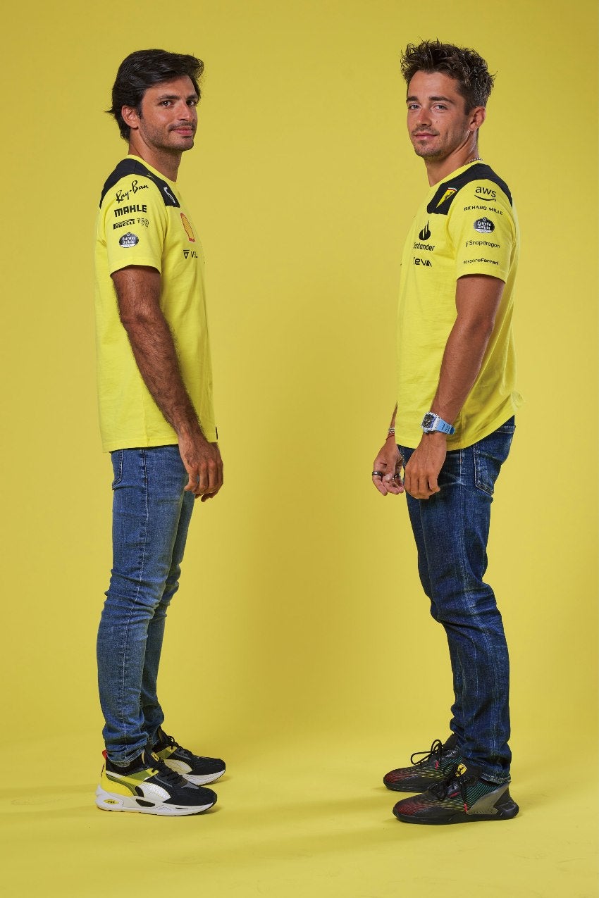 Uniforme especial de Ferrari para el GP de Italia