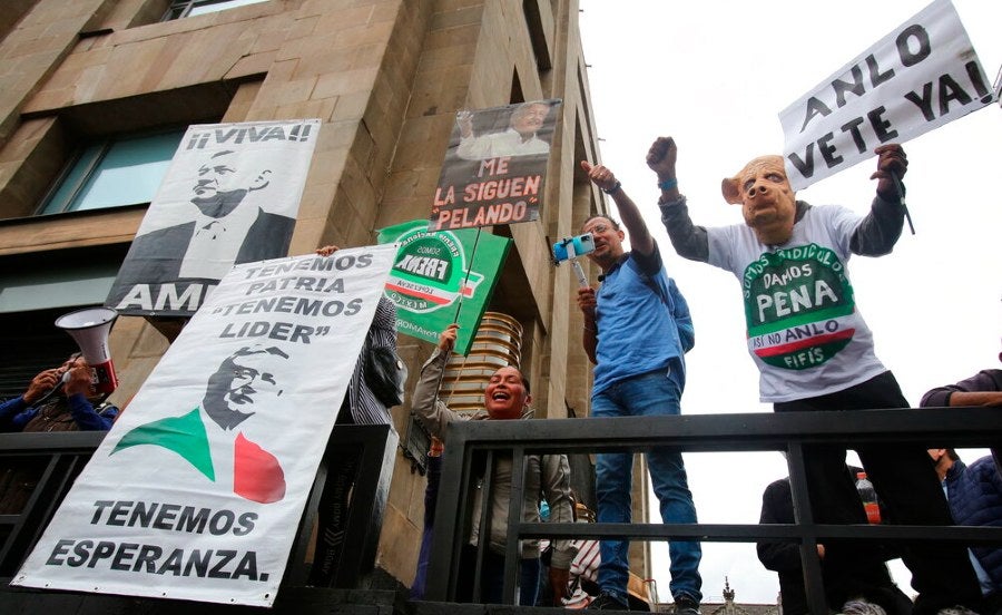 Ciudadanos protestan contra el Presidente