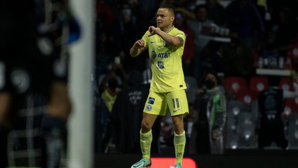 Diego Valdes en festejo con América