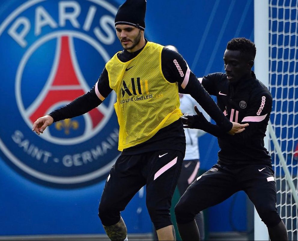 Icardi contra Gueye en un entrenamiento 