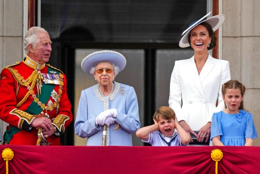 Reina Isabel II y la Familia Real en el Palacio de Buckingham