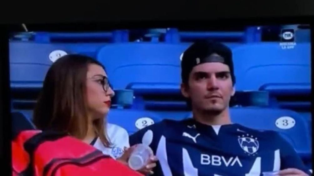 El joven con la playera de Rayados