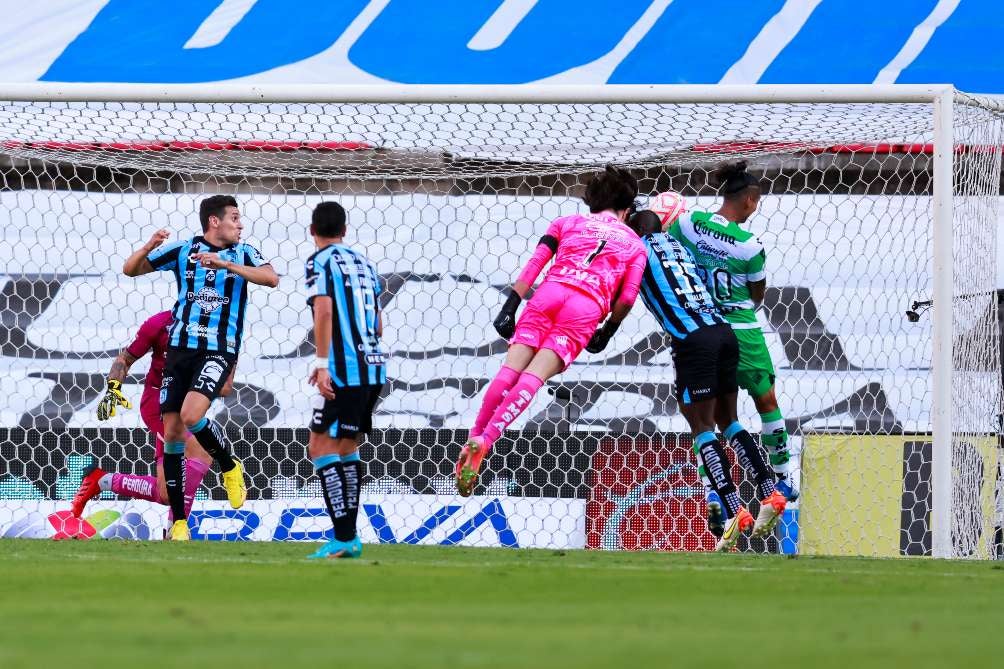 Carlos Acevedo marcó gol ante Querétaro