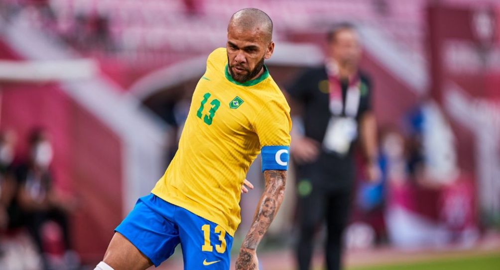 Dani Alves durante un partido de Brasil