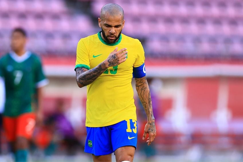 Dani Alves durante un partido de Brasil