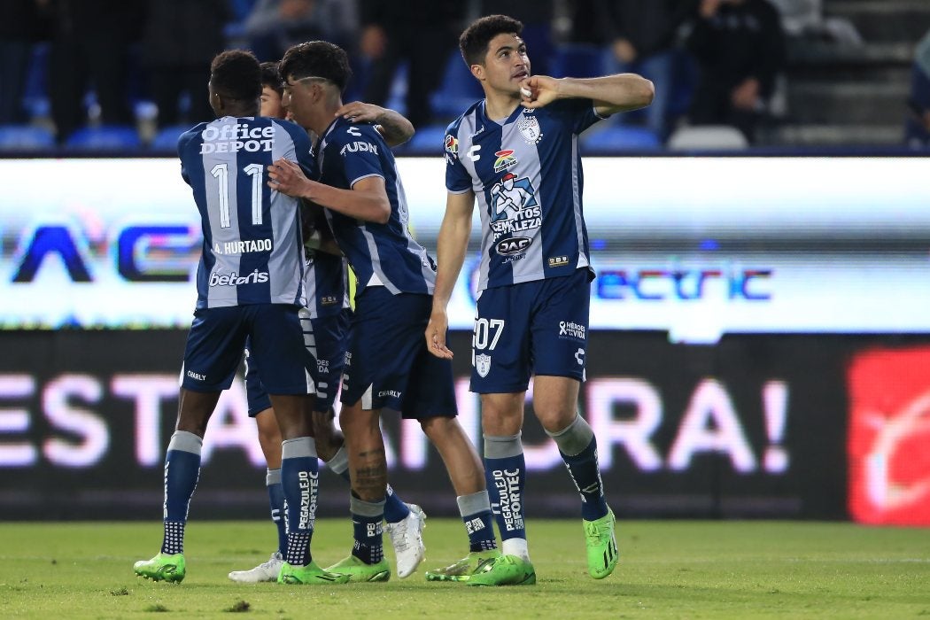 Jugadores de Pachuca en festejo 