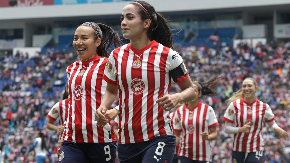 Carolina Jaramillo celebra con Chivas