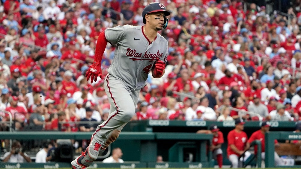 Joey Meneses: Tres imparables del mexicano para el triunfo de Nationals ante Cardinals