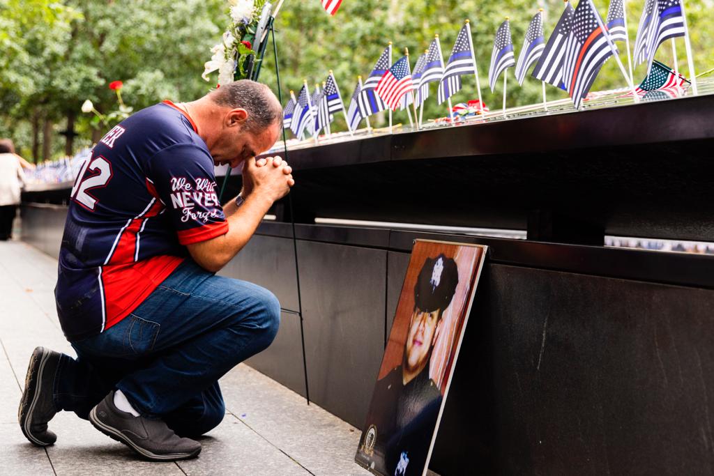 Ciudadano estadounidense rinde homenaje a ser querido 