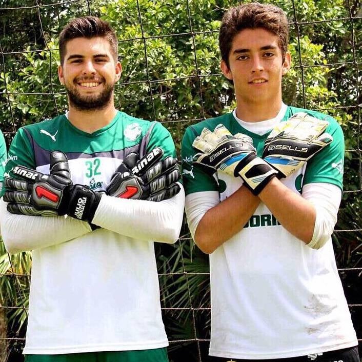 Julio González junto a Carlos Acevedo en las inferiores de Santos