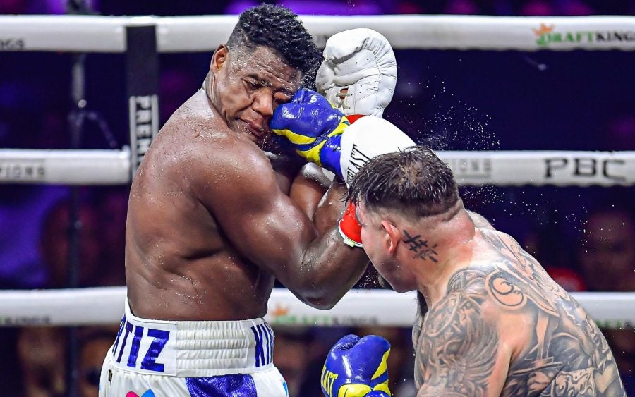 Ruiz en combate ante Ortiz