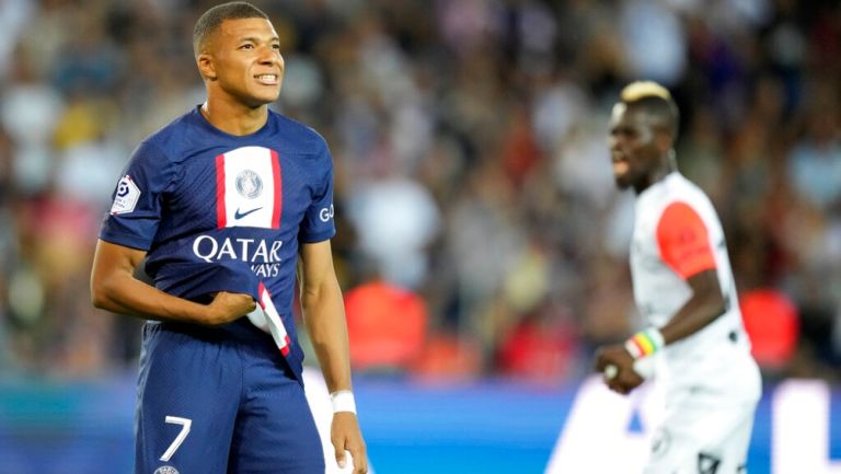 Mbappé hizo berrinche en medio de la cancha