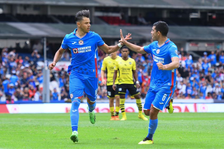 Ángel Romero festejando un gol