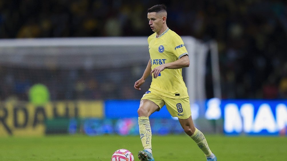 Álvaro Fidalgo durante un partido con América