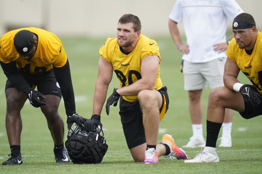 T.J. Watt durante un entrenamiento de los Steelers