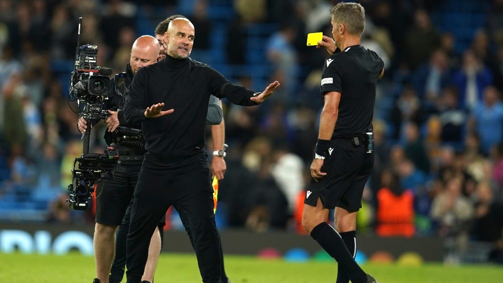 Pep Guardiola reclamando al final del partido en Champions