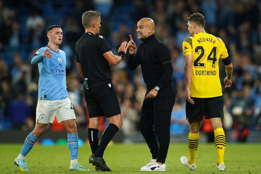 Pep Guardiola reclamando al final del partido en Champions