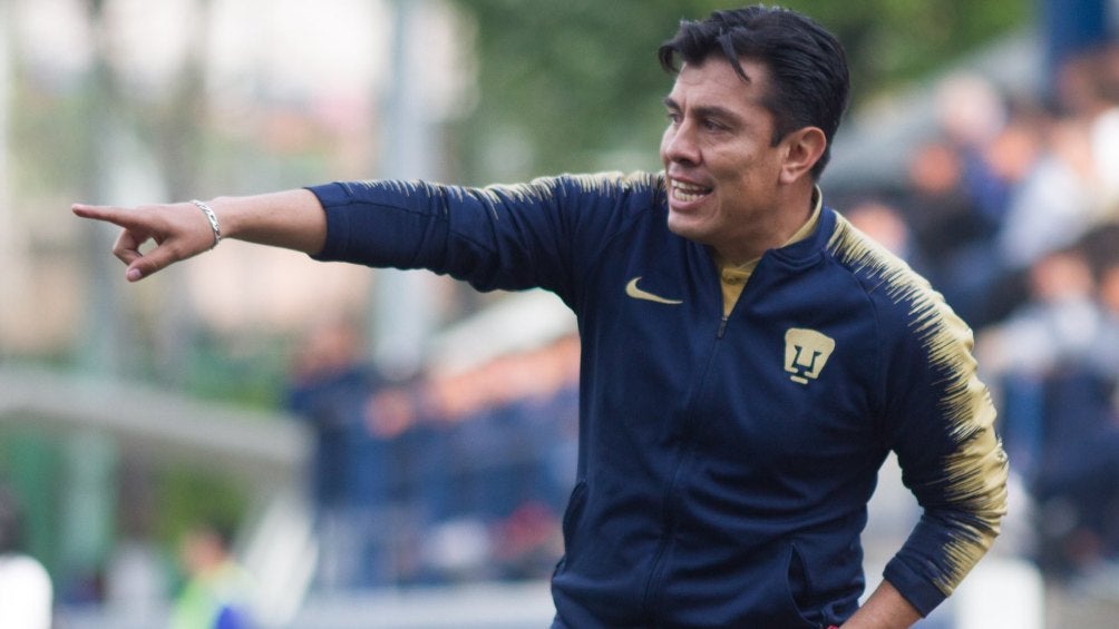 Raúl Alpízar como estratega de Pumas Sub 20