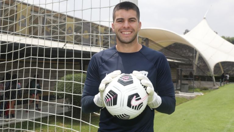 Julio González en entrenamiento con Pumas 