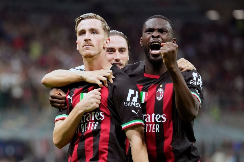 Jugadores del AC Milan festejando un gol