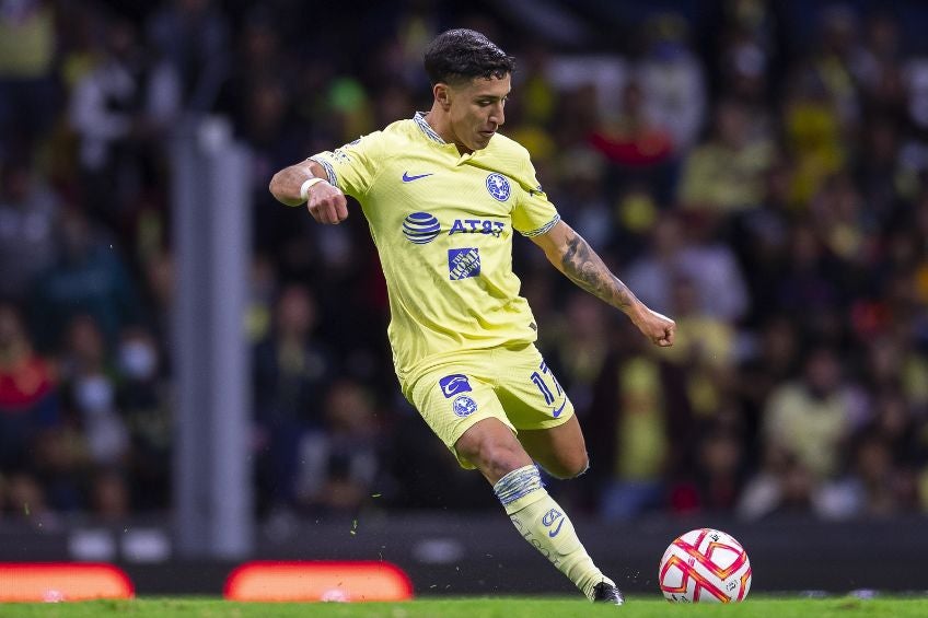 Alejandro Zendejas durante un partido del América