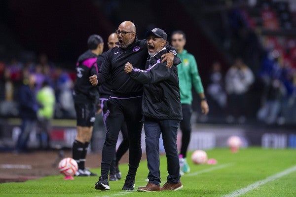 Potro Gutiérrez celebra con Cruz Azul 