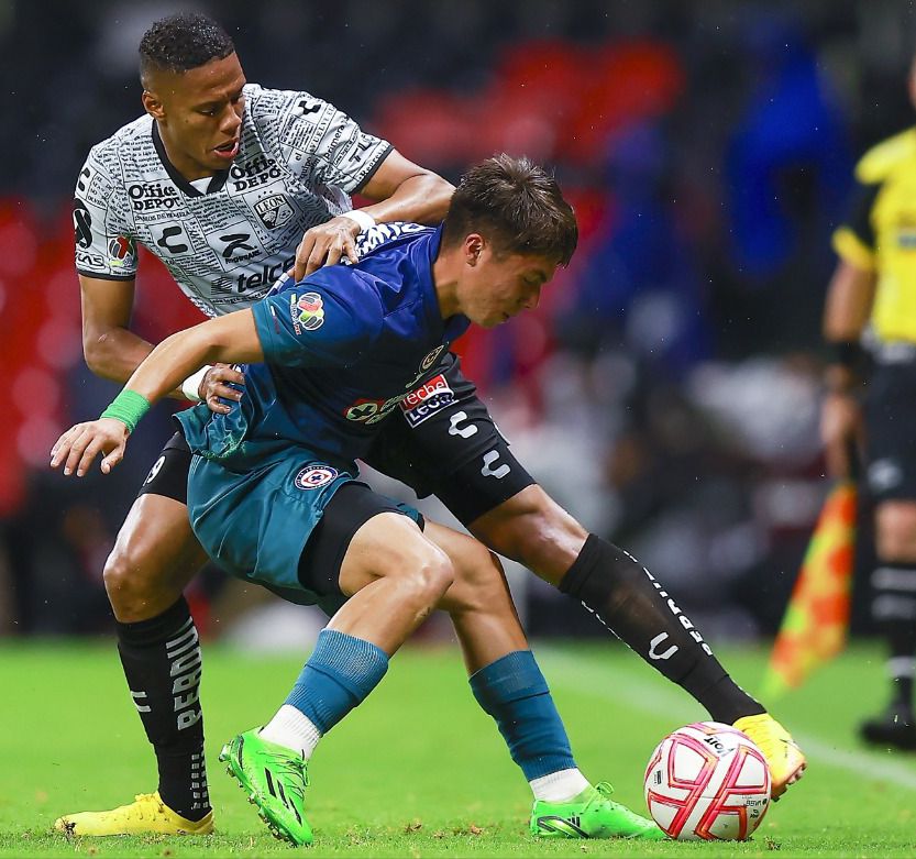 León se comportó bien en la defensa ante Cruz Azul