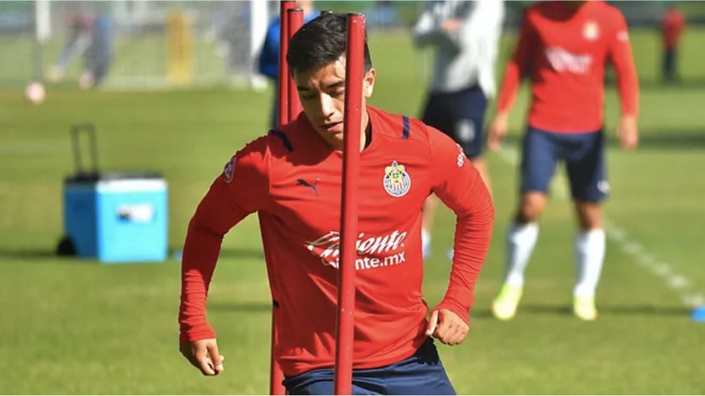 Beltrán en un entrenamiento con Chivas