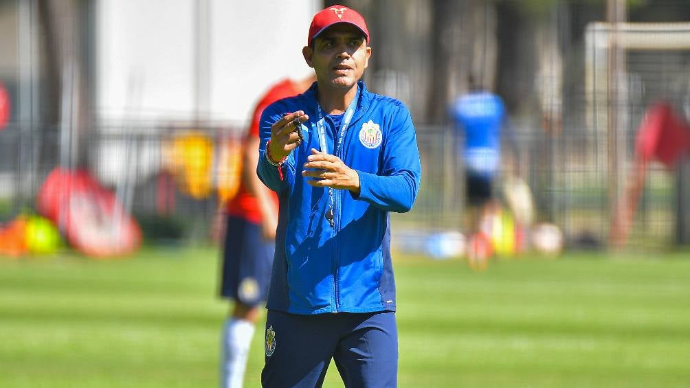 Ricardo Cadena, entrenador de las Chivas