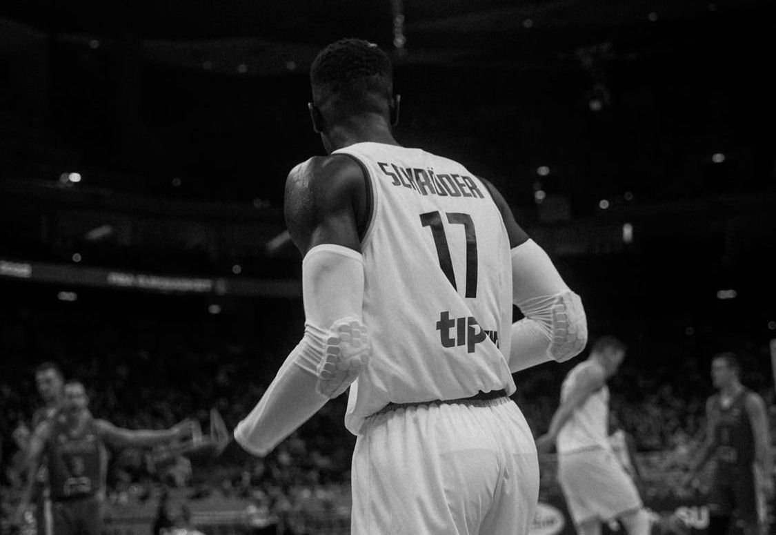 Dennis en la EuroBasket