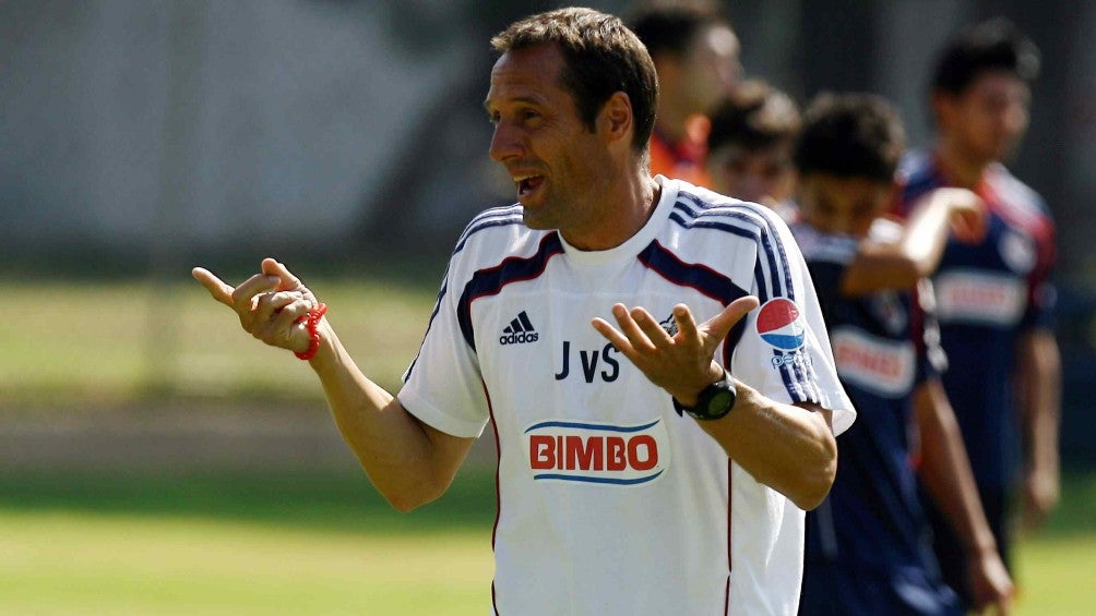 John Van't Schip en un entrenamiento de Chivas