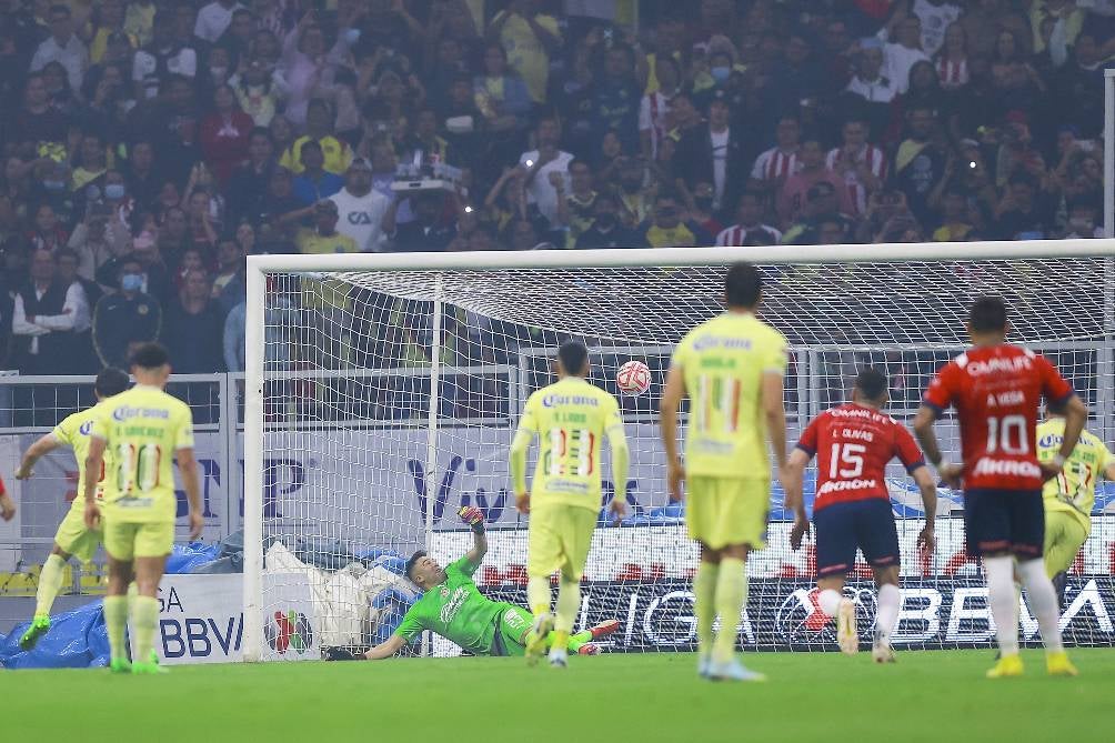 Henry Martín abrió el marcador en el Clásico Nacional