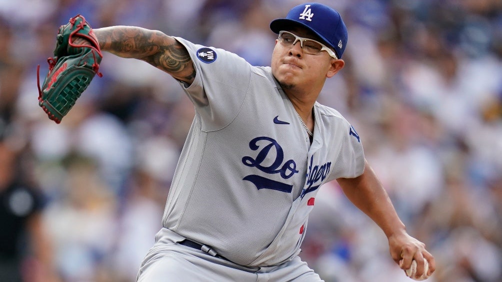 Julio Urías en un partido de los Dodgers