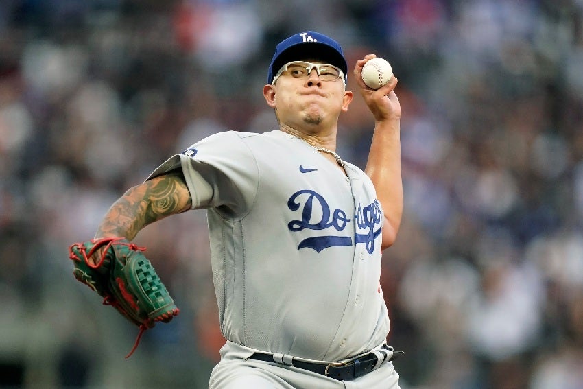 Julio Urías en un partido de los Dodgers