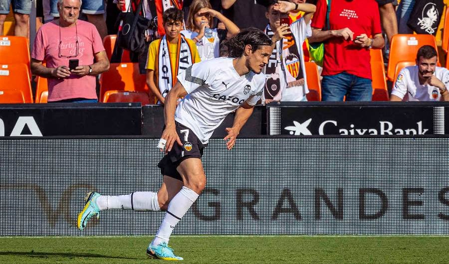 Cavani en su primer juego con el Valencia