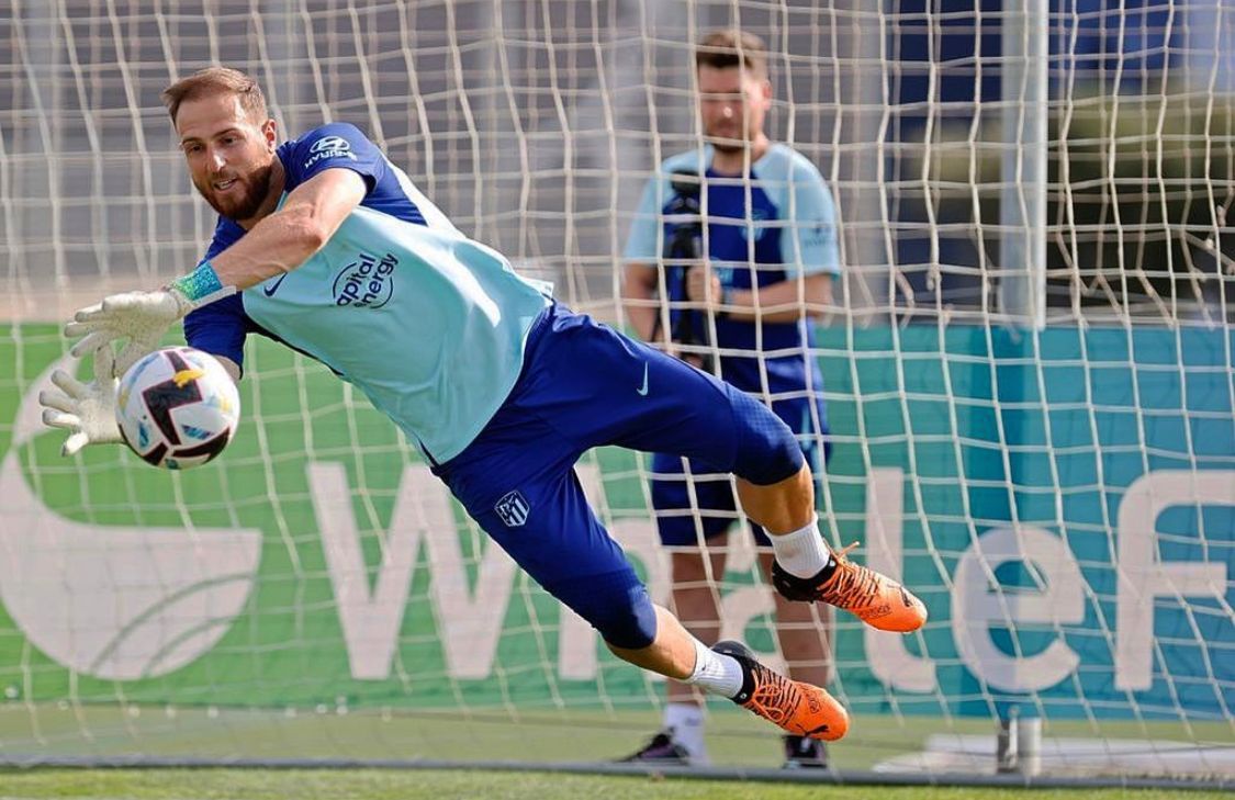 Oblak entrenando con el Atlético de Madrid