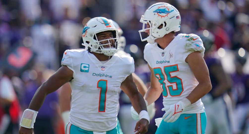 Jugadores de los Dolphins festejando un touchdown