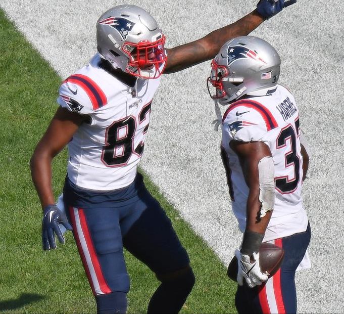 Humphrey y Harris celebrando en el Acrissure Stadium