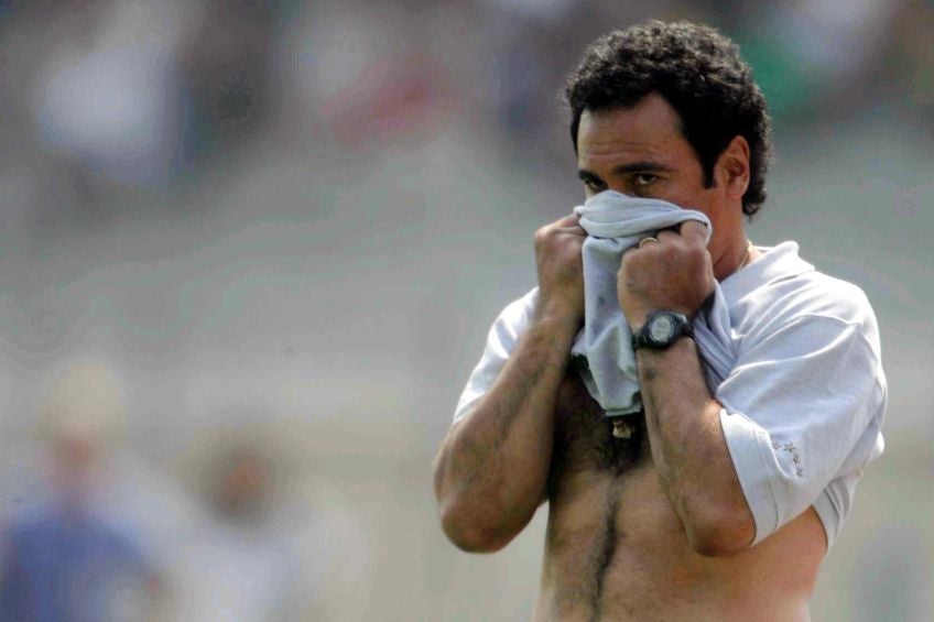 Hugo Sánchez durante un partido de Pumas