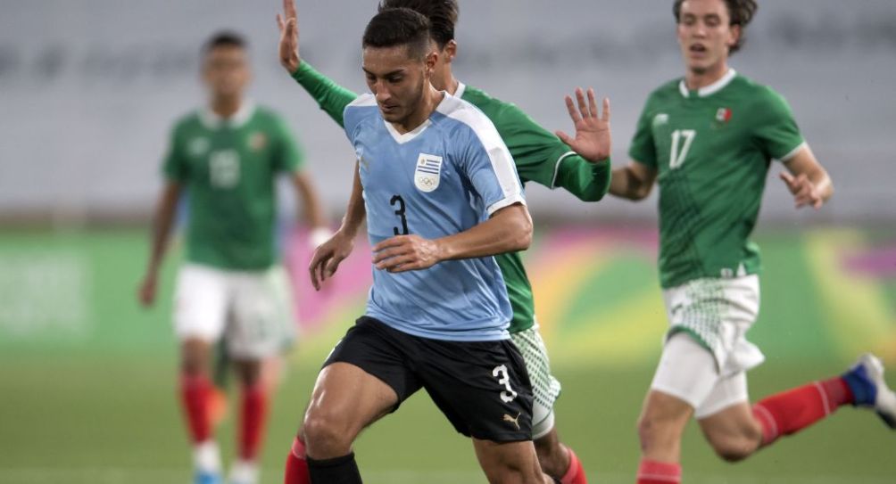 Sebastián Cáceres durante un partido de Uruguay