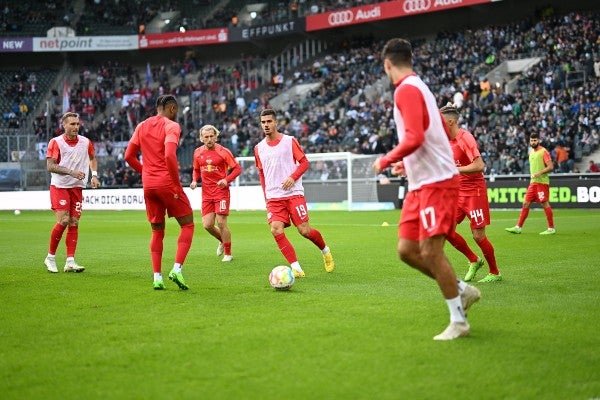 Jugadores del Leipzig en calentamiento