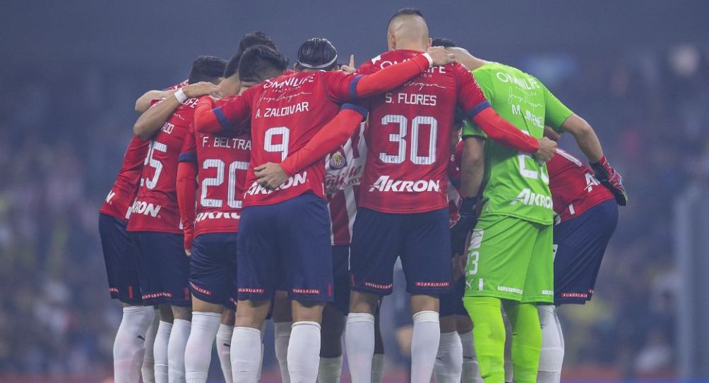 Jugadores de Chivas previo a un partido