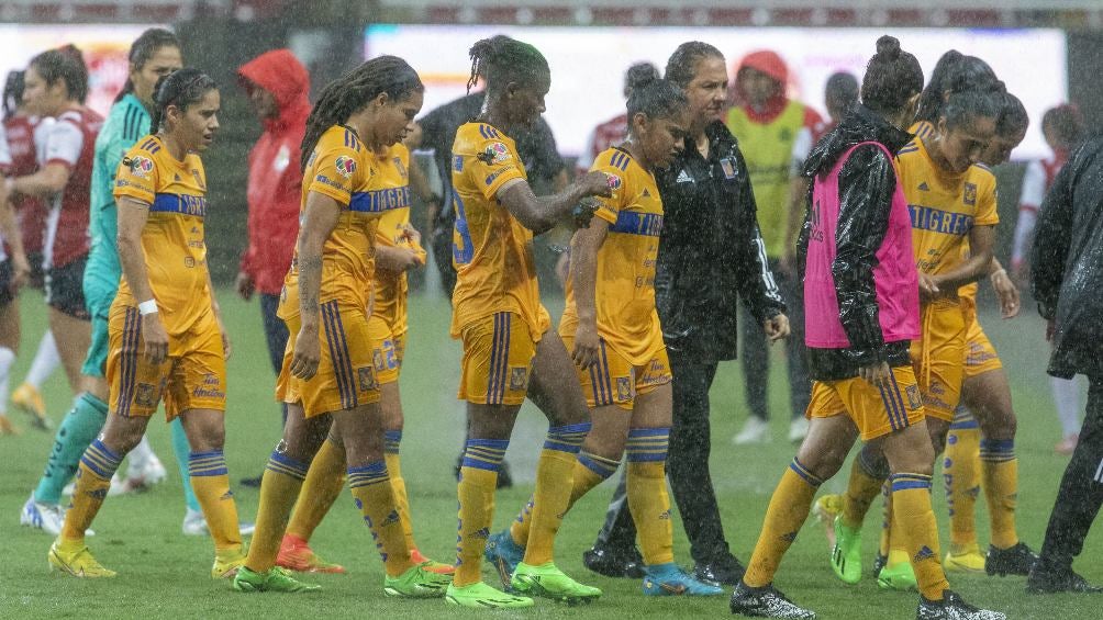 Tigres luchó contra las Chivas y contra la lluvia