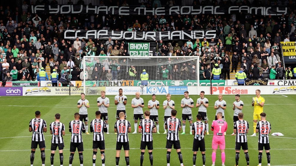 Afición del Celtic en el minuto de silencio